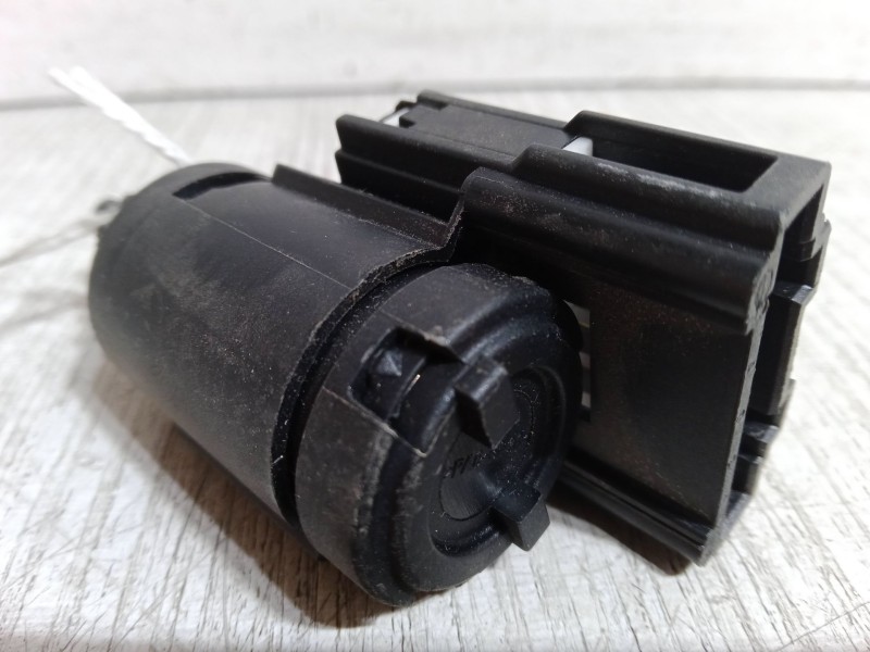 Recambio de interruptor freno para audi a6 c6 avant (4f5) 3.0 tdi quattro referencia OEM IAM    Recambio de interruptor freno para audi a6 c6 avant (4f5) 3.0 tdi quattro referencia OEM IAM