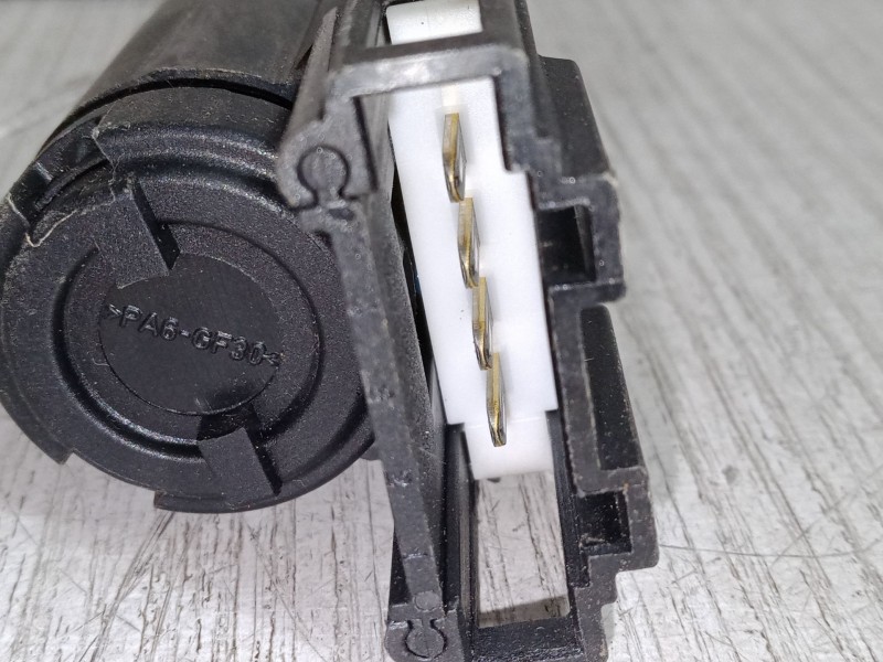 Recambio de interruptor freno para audi a6 c6 avant (4f5) 3.0 tdi quattro referencia OEM IAM    Recambio de interruptor freno para audi a6 c6 avant (4f5) 3.0 tdi quattro referencia OEM IAM