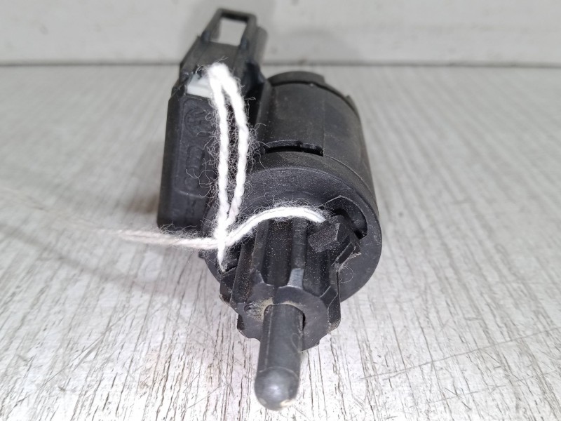 Recambio de interruptor freno para audi a6 c6 avant (4f5) 3.0 tdi quattro referencia OEM IAM    Recambio de interruptor freno para audi a6 c6 avant (4f5) 3.0 tdi quattro referencia OEM IAM