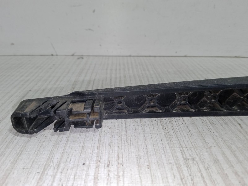 Recambio de brazo limpia trasero para peugeot 207/207+ (wa_, wc_) 1.6 hdi referencia OEM IAM   