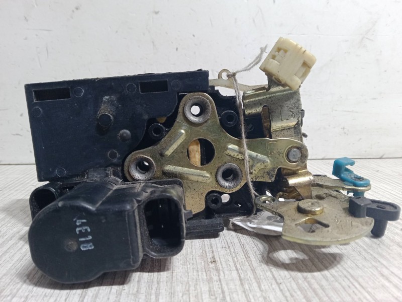 Recambio de cerradura puerta trasera izquierda para daewoo nubira sedán (j200) 1.6 referencia OEM IAM   