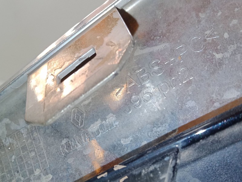 Recambio de moldura paragolpes derecha para renault scénic iii (jz0/1_) 1.5 dci referencia OEM IAM   