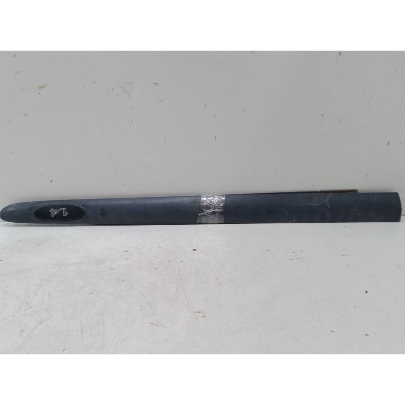 Recambio de moldura exterior derecha para renault clio ii (bb_, cb_) 1.4 (b/cb0c, b/cb0s) referencia OEM IAM   
