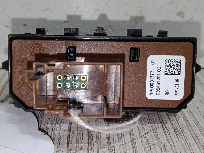 Recambio de boton park assist para opel corsa f (p2jo) 1.2 (68) referencia OEM IAM YP00031777  