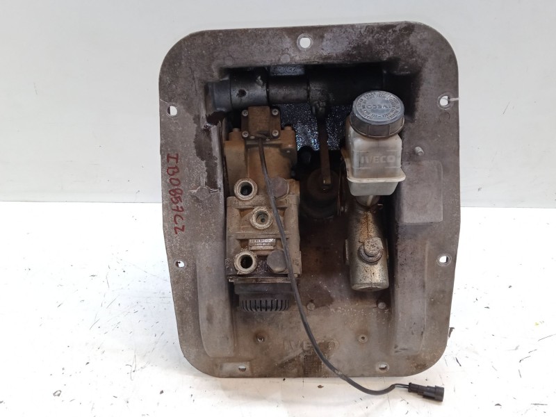 Recambio de pedales para iveco ml150e23 referencia OEM IAM DX95BY  