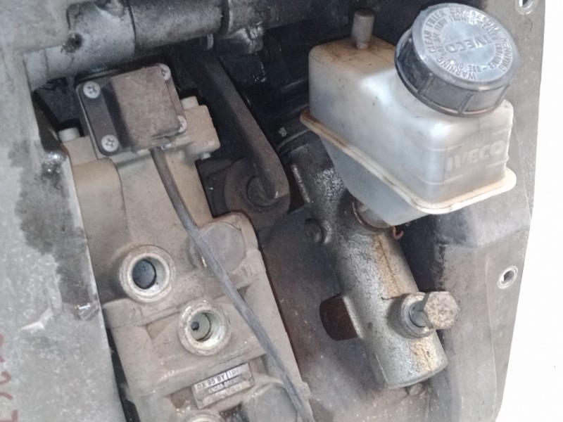 Recambio de pedales para iveco ml150e23 referencia OEM IAM DX95BY  