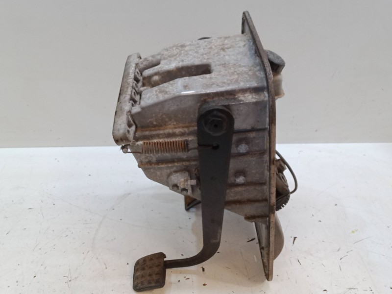 Recambio de pedales para iveco ml150e23 referencia OEM IAM DX95BY  