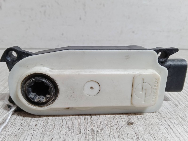 Recambio de motor canalizador aire para opel corsa f (p2jo) 1.2 (68) referencia OEM IAM 5877R1001  