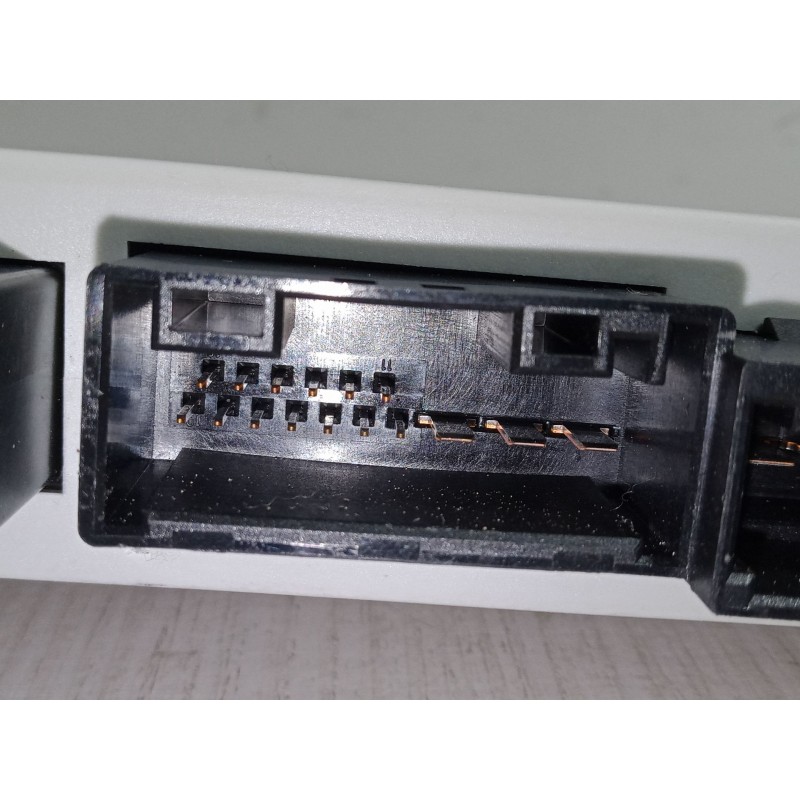 Recambio de centralita cierre delantero izquierdo para bmw 7 (e65, e66, e67) 735 i, li referencia OEM IAM 61.35-6921979.9  