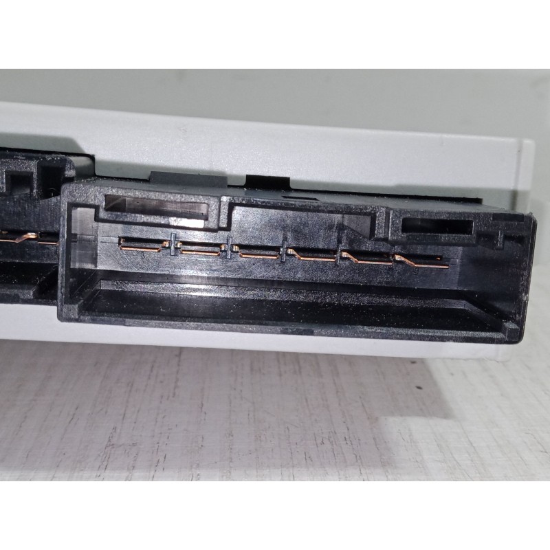 Recambio de centralita cierre delantero izquierdo para bmw 7 (e65, e66, e67) 735 i, li referencia OEM IAM 61.35-6921979.9  