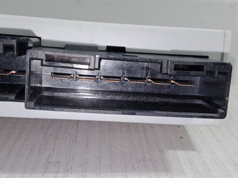 Recambio de centralita cierre delantero izquierdo para bmw 7 (e65, e66, e67) 735 i, li referencia OEM IAM 61.35-6921979.9  