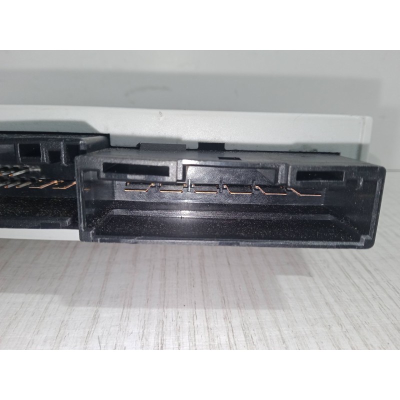 Recambio de centralita cierre trasero izquierdo para bmw 7 (e65, e66, e67) 735 i, li referencia OEM IAM 61.35-6921982.601-5005-0