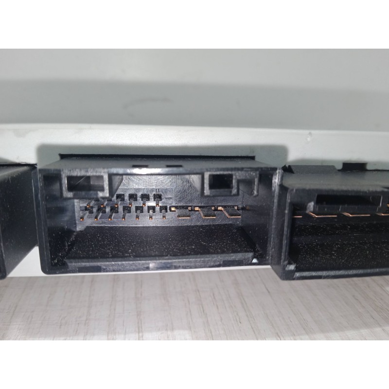 Recambio de centralita cierre trasero izquierdo para bmw 7 (e65, e66, e67) 735 i, li referencia OEM IAM 61.35-6921982.601-5005-0