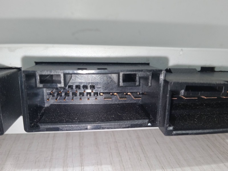 Recambio de centralita cierre trasero izquierdo para bmw 7 (e65, e66, e67) 735 i, li referencia OEM IAM 61.35-6921982.601-5005-0