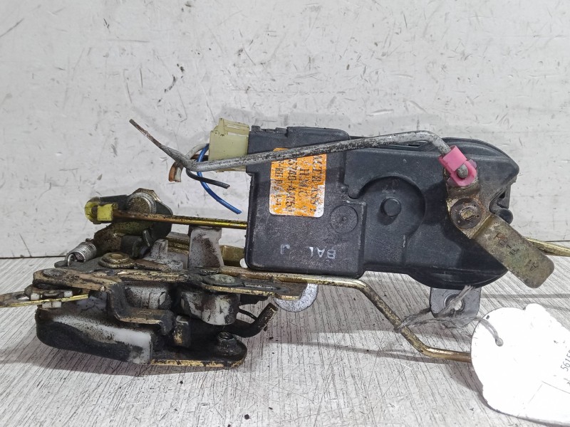 Recambio de cerradura puerta delantera derecha para hyundai h-1 / starex autobús (a1) 2.5 crdi referencia OEM IAM   