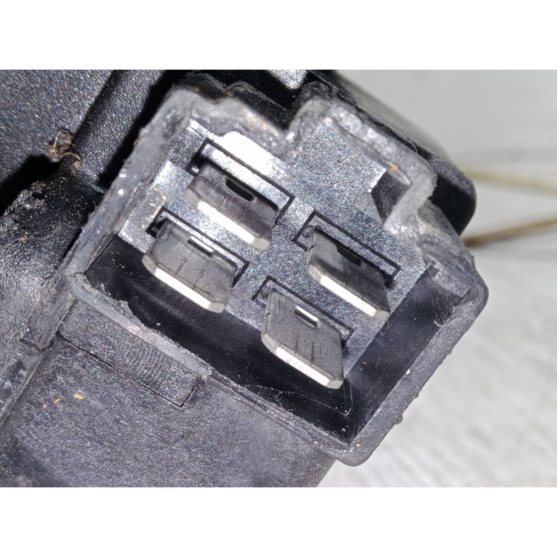 Recambio de cerradura puerta delantera derecha para hyundai h-1 / starex autobús (a1) 2.5 crdi referencia OEM IAM    Recambio de cerradura puerta delantera derecha para hyundai h-1 / starex autobús (a1) 2.5 crdi referencia OEM IAM