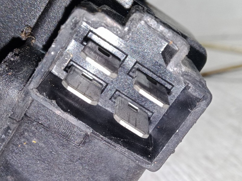 Recambio de cerradura puerta delantera derecha para hyundai h-1 / starex autobús (a1) 2.5 crdi referencia OEM IAM   