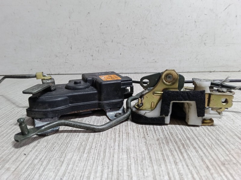 Recambio de cerradura puerta delantera izquierda para hyundai h-1 / starex autobús (a1) 2.5 crdi referencia OEM IAM 95730-4A050 