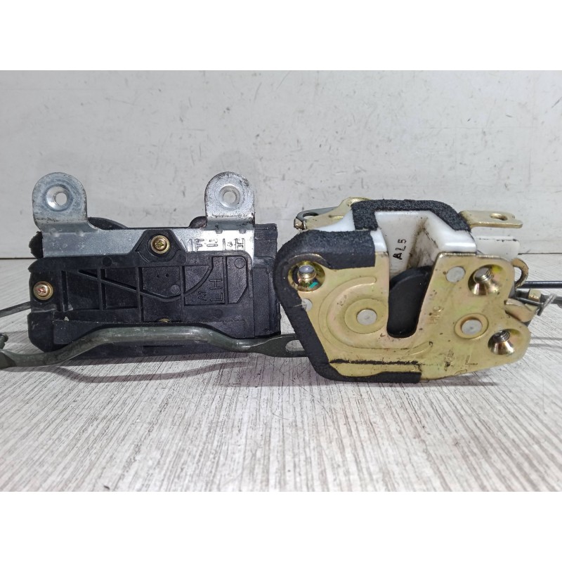 Recambio de cerradura puerta delantera izquierda para hyundai h-1 / starex autobús (a1) 2.5 crdi referencia OEM IAM 95730-4A050 