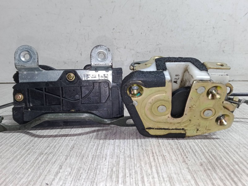 Recambio de cerradura puerta delantera izquierda para hyundai h-1 / starex autobús (a1) 2.5 crdi referencia OEM IAM 95730-4A050 