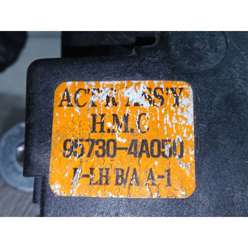 Recambio de cerradura puerta delantera izquierda para hyundai h-1 / starex autobús (a1) 2.5 crdi referencia OEM IAM 95730-4A050 