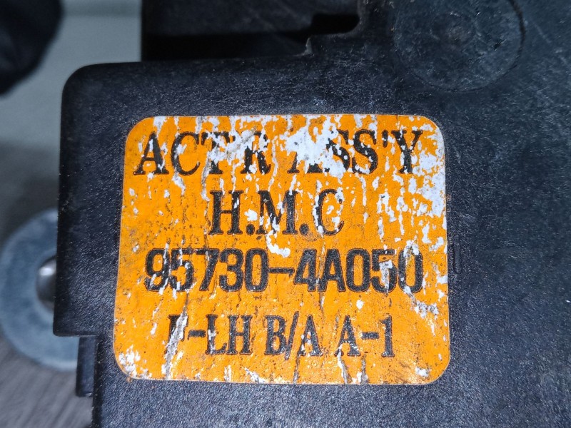 Recambio de cerradura puerta delantera izquierda para hyundai h-1 / starex autobús (a1) 2.5 crdi referencia OEM IAM 95730-4A050 