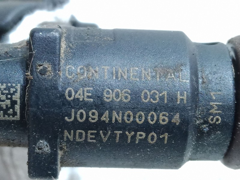 Recambio de inyector para volkswagen polo v (6r1, 6c1) 1.0 referencia OEM IAM 04E906031H  