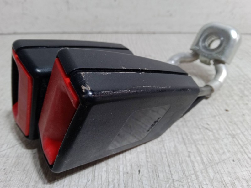 Recambio de anclaje cinturon trasero izquierdo para volkswagen polo v (6r1, 6c1) 1.0 referencia OEM IAM 6R0857739QVZ  