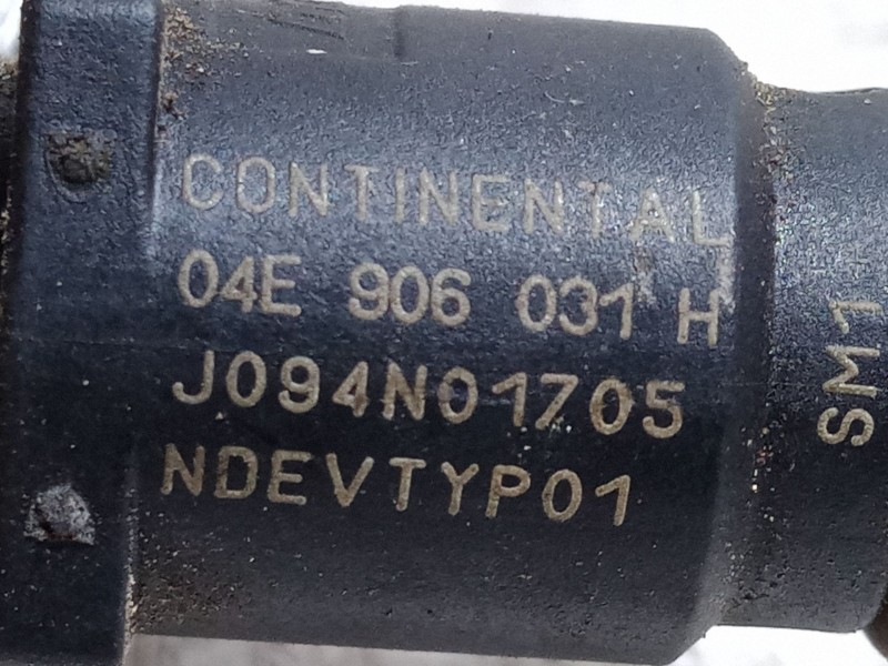 Recambio de inyector para volkswagen polo v (6r1, 6c1) 1.0 referencia OEM IAM 04E906031H  