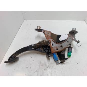 PEDAL EMBRAGUE 