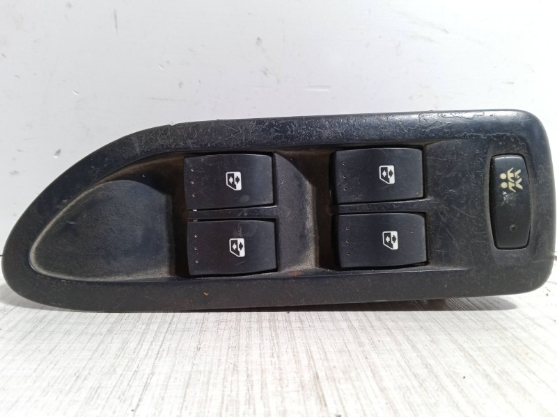 Recambio de mando elevalunas delantero izquierdo para renault laguna ii (bg0/1_) 1.8 16v (bg0b, bg0c, bg0j, bg0m, bg0v) referenc