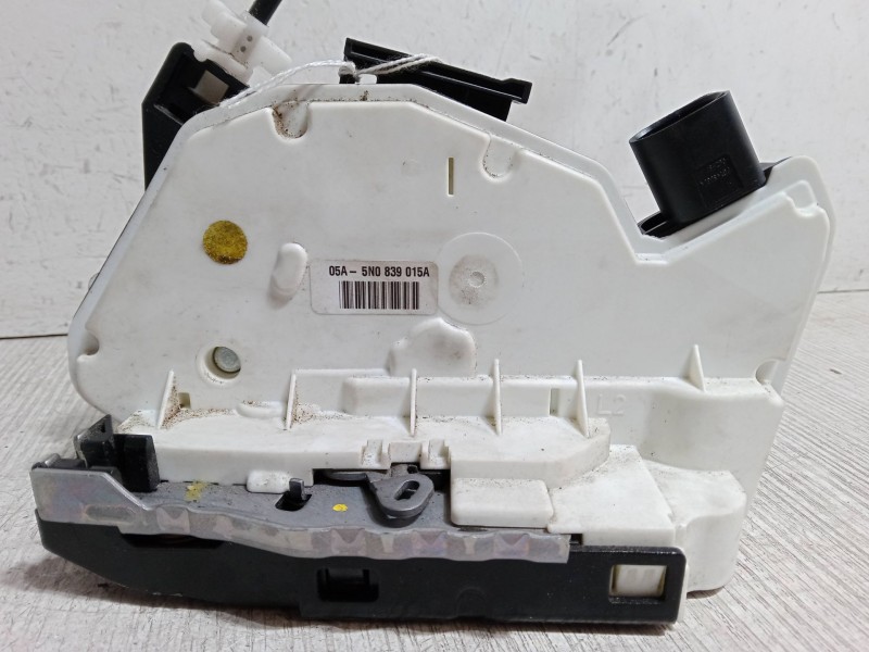 Recambio de cerradura puerta trasera izquierda para volkswagen tiguan (5n_) 2.0 tdi referencia OEM IAM 5N0839015A  