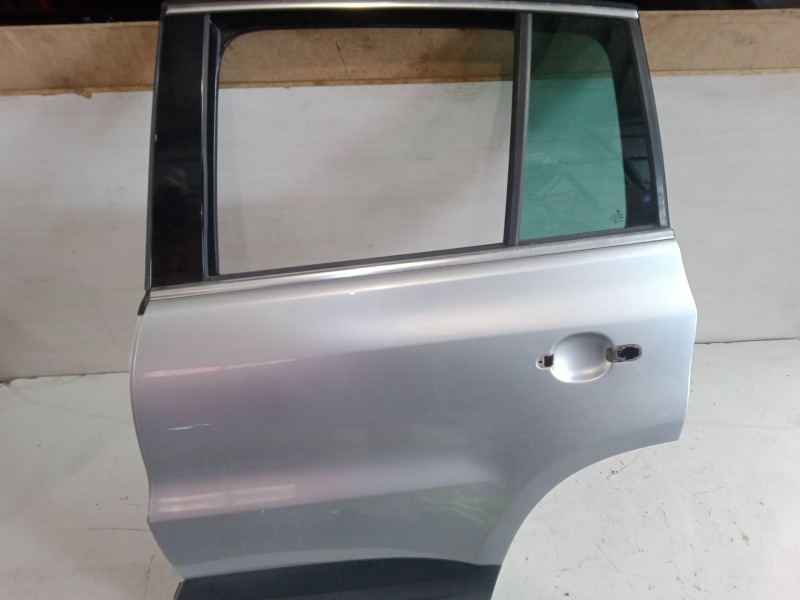 Recambio de puerta trasera izquierda para volkswagen tiguan (5n_) 2.0 tdi referencia OEM IAM 5N0833055A  