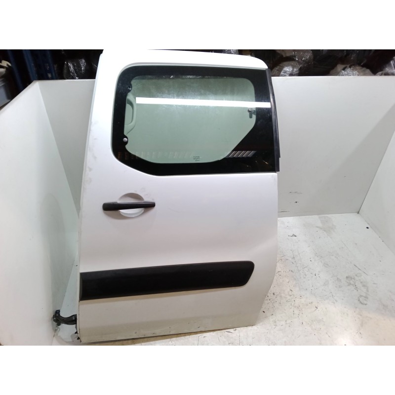 Recambio de puerta lateral corredera izquierda para peugeot partner tepee 1.6 hdi 90 referencia OEM IAM 9831169780  
