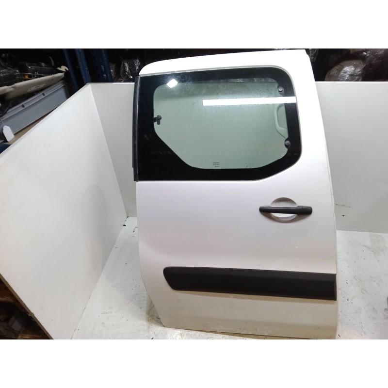 Recambio de puerta lateral corredera derecha para peugeot partner tepee 1.6 hdi 90 referencia OEM IAM 9831169680  