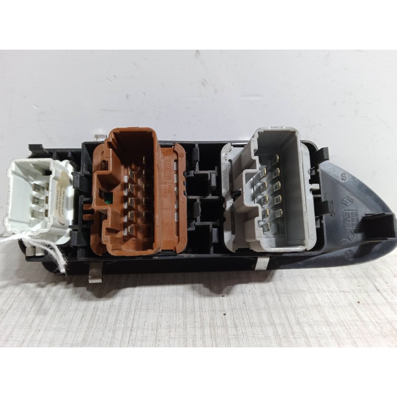 Recambio de mando elevalunas delantero izquierdo para renault laguna ii (bg0/1_) 1.8 16v (bg0b, bg0c, bg0j, bg0m, bg0v) referenc