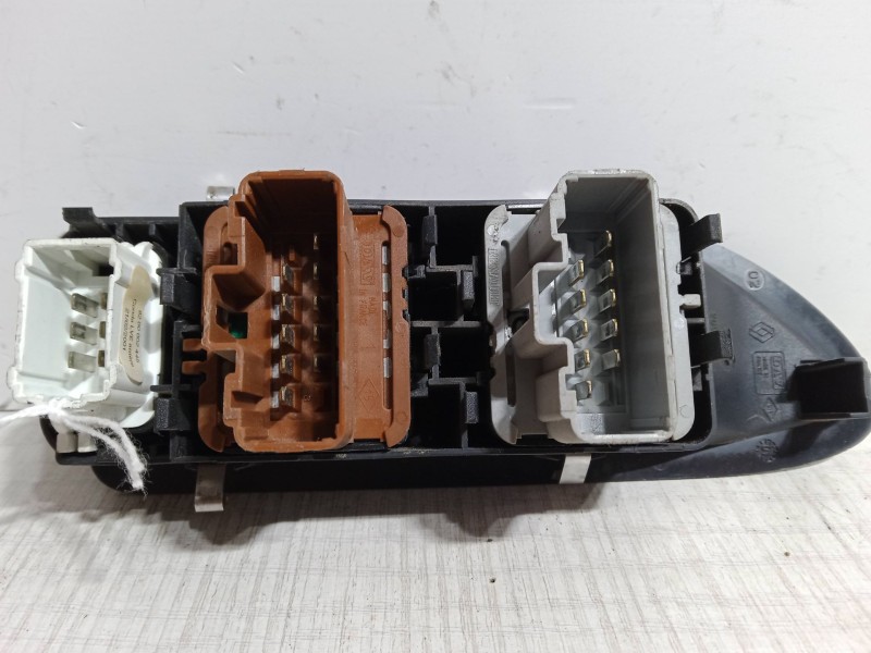 Recambio de mando elevalunas delantero izquierdo para renault laguna ii (bg0/1_) 1.8 16v (bg0b, bg0c, bg0j, bg0m, bg0v) referenc
