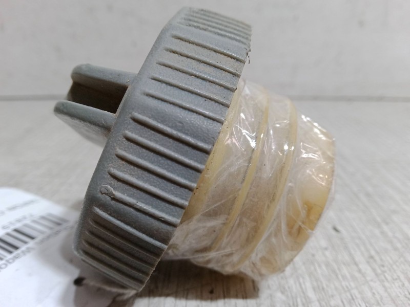 Recambio de tapon combustible para mazda 626 v station wagon (gw) 2.0 (gwew) referencia OEM IAM F04442250A  