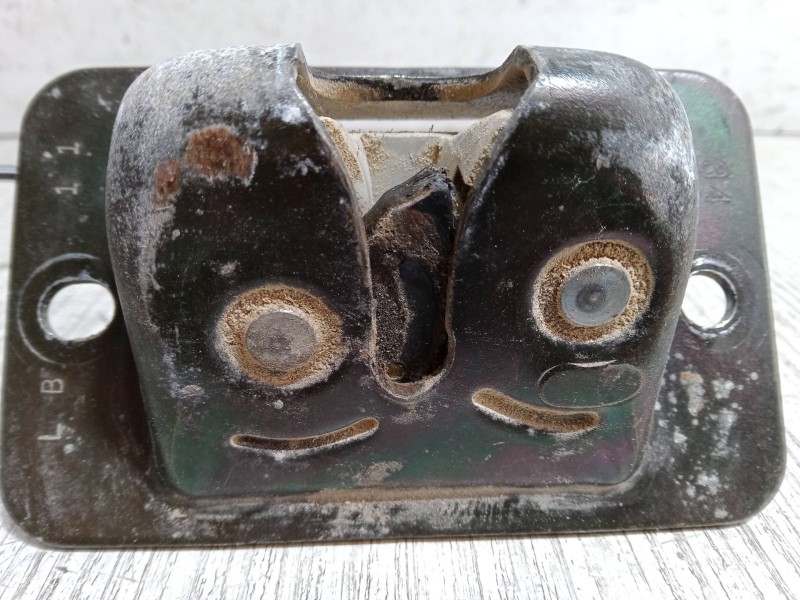 Recambio de cerradura maletero / porton para mazda 626 v station wagon (gw) 2.0 (gwew) referencia OEM IAM GE4V62310D  