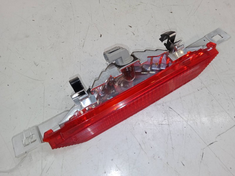 Recambio de luz central de freno para toyota corolla (_e12_) 2.0 d-4d (cde120r_, cde120l_) referencia OEM IAM   