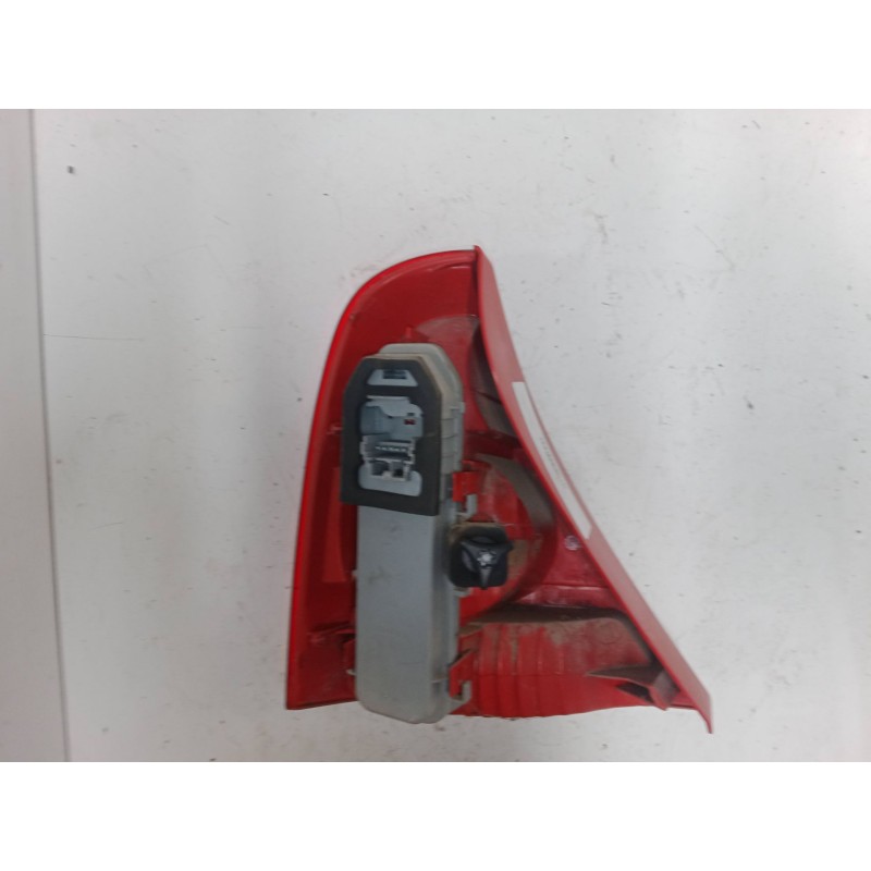 Recambio de piloto trasero derecho para renault clio ii (bb_, cb_) 1.2 16v (bb05, bb0w, bb11, bb27, bb2t, bb2u, bb2v, cb05,... r