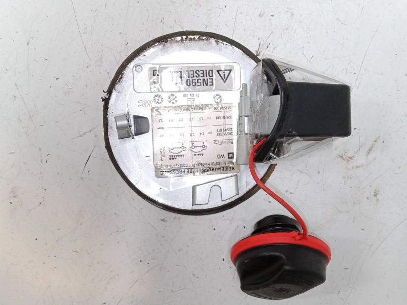 Recambio de tapa exterior combustible para opel zafira / zafira family b (a05) 1.9 cdti (m75) referencia OEM IAM   