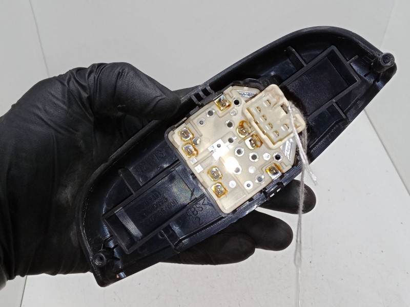 Recambio de mando elevalunas delantero izquierdo para chevrolet aveo / kalos hatchback (t200) 1.4 16v referencia OEM IAM   