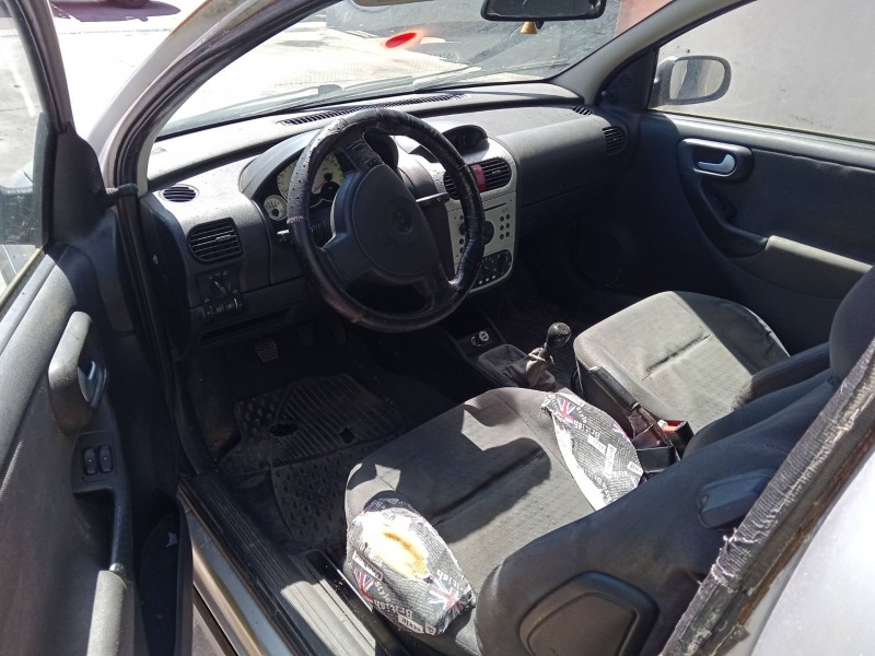 opel corsa c (x01) del año 2004