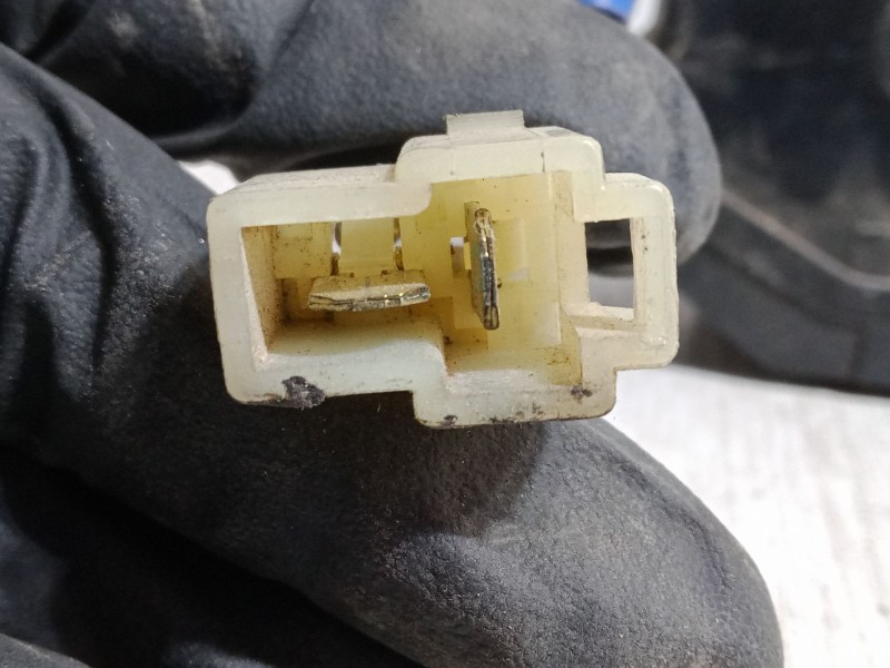 Recambio de cerradura puerta delantera derecha para kia carnival i (up) 2.9 tdi referencia OEM IAM   