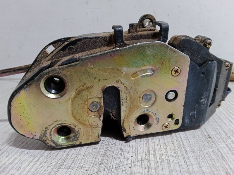 Recambio de cerradura puerta delantera derecha para kia carnival i (up) 2.9 tdi referencia OEM IAM   