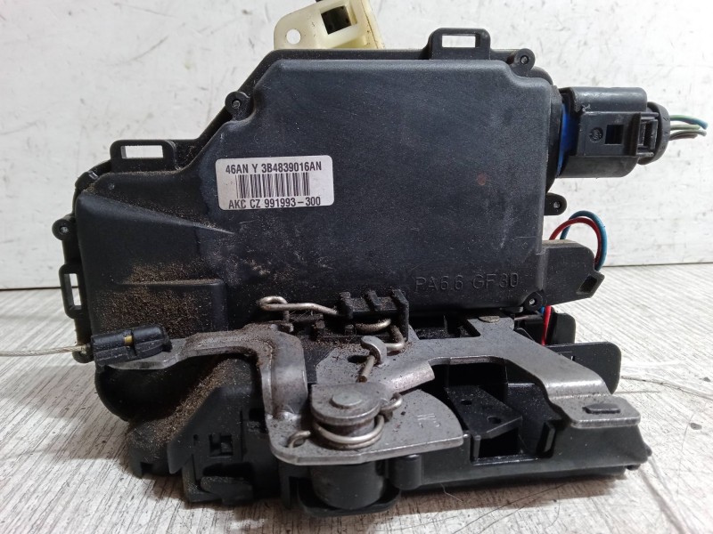 Recambio de cerradura puerta trasera derecha para volkswagen polo iv (9n_, 9a_) 1.4 16v referencia OEM IAM   