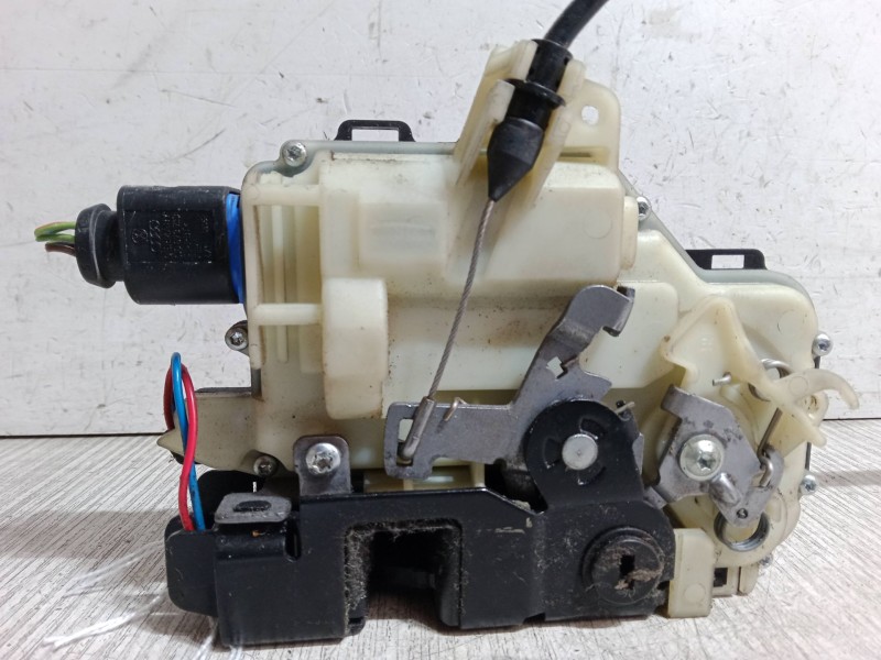 Recambio de cerradura puerta trasera derecha para volkswagen polo iv (9n_, 9a_) 1.4 16v referencia OEM IAM   