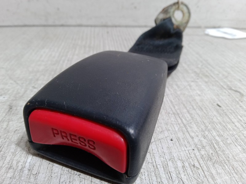 Recambio de anclaje cinturon trasero derecho para nissan micra ii (k11) 1.0 i 16v referencia OEM IAM   