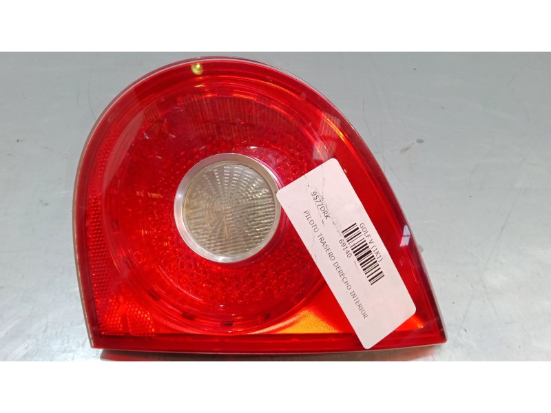 Recambio de piloto trasero derecho interior para volkswagen golf v (1k1) 1.6 referencia OEM IAM 1K6945094E  